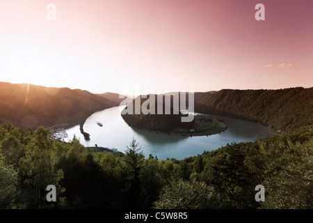 Österreich, Blick auf die Donau in der Abenddämmerung Stockfoto