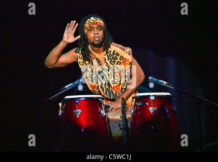 BALE FOLCLORIC0 DA BAHIA führt heiligen Erbes am Sonnenuntergang Center - CARMEL, Kalifornien Stockfoto