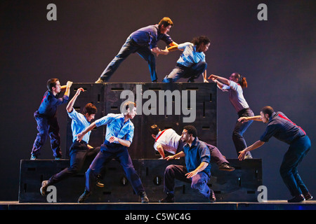 Tanz-Performance von DIAVOLO am Sonnenuntergang CENTER - CARMEL, Kalifornien Stockfoto