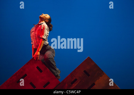 Tanz-Performance von DIAVOLO am Sonnenuntergang CENTER - CARMEL, Kalifornien Stockfoto