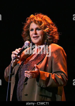 LAINIE KAZAN singt am Sonnenuntergang CENTER - CARMEL, Kalifornien Stockfoto