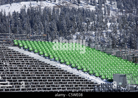 Deutschland, Oberbayern, Garmisch-Partenkirchen, Blick auf leere Plätze im Ski-Sprung-Stadion für Ski-WM Stockfoto