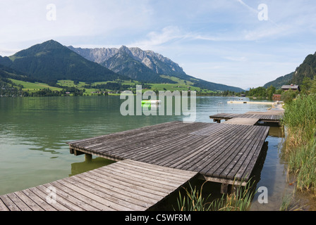 Österreich, Tirol, Walchsee, Promenade am Wasser Stockfoto