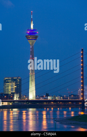 Deutschland, Nordrhein-Westfalen, Düsseldorf Skyline der Stadt, Blick über Rhein Stockfoto