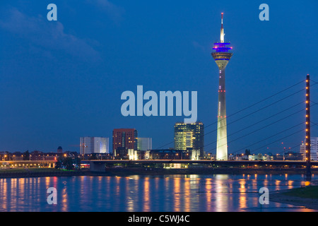 Deutschland-Nordrhein-Westfalen, Düsseldorf, Skyline der Stadt, Blick über Rhein Stockfoto