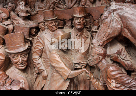 Fries, die Darstellung der Königin-Mutter auf einem Pferd Renn-Event. Stockfoto