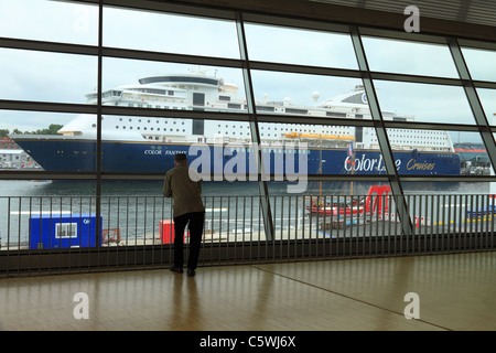 Blick Vom Terminal Schwedenkai Zu Einem Kreuzfahrtschiff der ColorLine bin Terminals Norwegenkai Im Kieler Hafen, Kieler Foerde, Ostsee, Schleswig-Holst Stockfoto