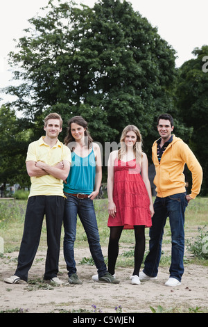 Deutschland, Berlin, Mann und Frau zusammenstehen, Porträt Stockfoto