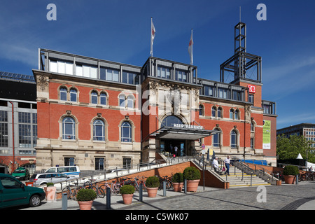 Bahnhofsgebaeude Vom Hauptbahnhof in Kiel, Kieler Foerde, Ostsee, Schleswig-Holstein Stockfoto