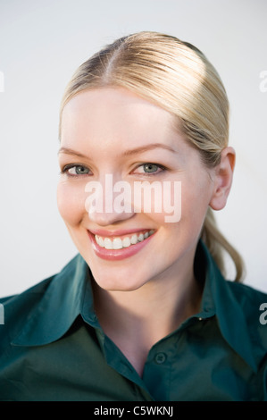 Junge Frau, Porträt, Nahaufnahme Stockfoto