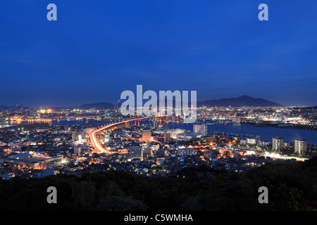 Nachtansicht des Stadtbildes von Kitakyushu, Kitakyushu, Fukuoka, Japan Stockfoto