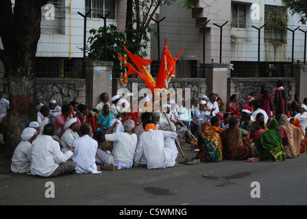 Völker [Varkari Palkhi] Stockfoto