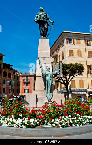 Ein beeindruckende Bronze-Denkmal zu Vittorio Emanuele II di Savoia befindet sich in Santa Margherita Ligure, Ligurien, Italien Stockfoto