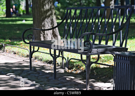Eine alte Bank im park Stockfoto