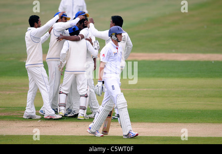 JOE STAMM VERLÄSST DIE FELD AFTE ENGLAND LÖWEN V SRI ENGLAND LÖWEN V SRI LANKA A SCARBOROUGH CRICKET CLUB SCARBOROUGH ENGLAND 02 Stockfoto