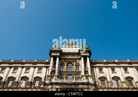 Neue Burg (neue Burg) Flügel der Wiener Hofburg Palace wie gesehen vom Burggarten, Wien (Wien), Österreich Stockfoto