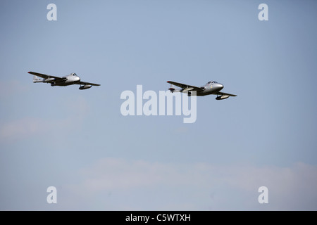 2 DE HAVILLAND VAMPIRE JETS RNOAF historischen Flug 2. Juli 2011 Stockfoto