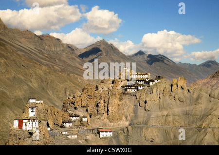 Ansicht von Dhankar Dorf (3890m), Kloster und Fort. Spiti Tal, Himachal Pradesh. Indien, Asien. Stockfoto