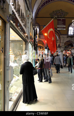 Innen auf dem großen Basar in Istanbul, Türkei. Stockfoto