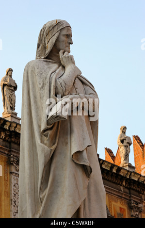 Dante Statue in Piazza dei Signori in Verona Stockfoto