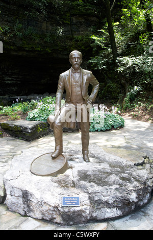 Jack auf die Felsen Skulptur außerhalb der Höhle und im Frühjahr bei Jack Daniels Brennerei Lynchburg, Tennessee, usa Stockfoto