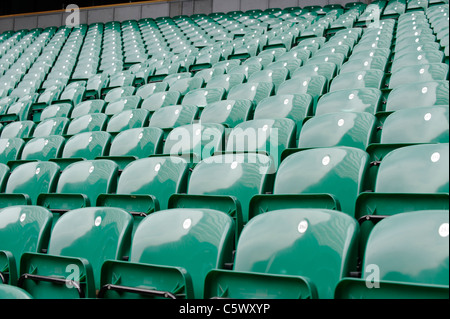 Sitzreihen grün Kunststoff im Twickenham Rugby-Stadion, Heimat der England Rugby Union Team. Stockfoto