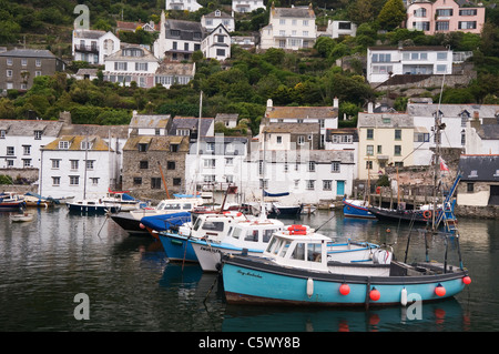 Fischerboote im Hafen von Polperro Polperro Cornwall England Großbritannien Stockfoto