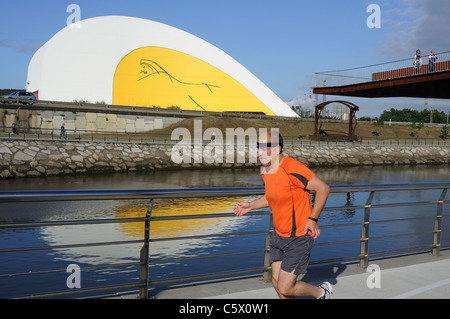 Auditorium "Niemeyer-Center" in der Ría von AVILÉS. Principado de Asturias. Spanien Stockfoto