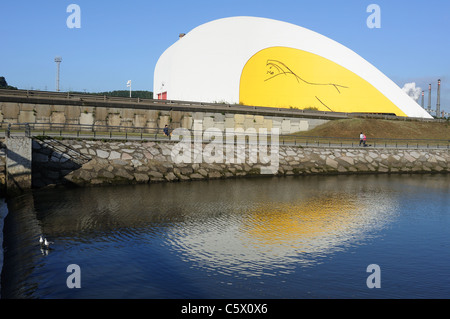 Auditorium "Niemeyer-Center" in der Ría von AVILÉS. Principado de Asturias. Spanien Stockfoto