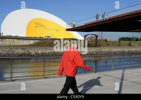 Auditorium "Niemeyer-Center" in der Ría von AVILÉS. Principado de Asturias. Spanien Stockfoto