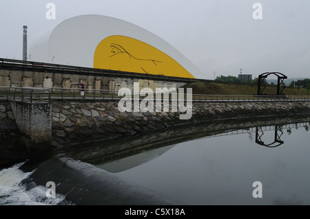 Auditorium "Niemeyer-Center" in der Ría von AVILÉS. Principado de Asturias. Spanien Stockfoto