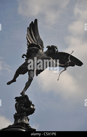 Statue von Anteros auf Shaftesbury Memorial Fountain, Piccadilly Circus, West End, Greater London, England, Vereinigtes Königreich Stockfoto