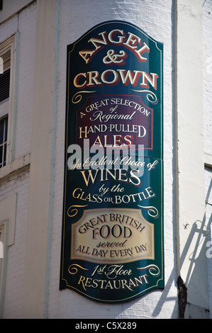 Engel & Crown Pub Schild, St.Martin Lane, Covent Garden, City of Westminster, London, Greater London, England, Vereinigtes Königreich Stockfoto