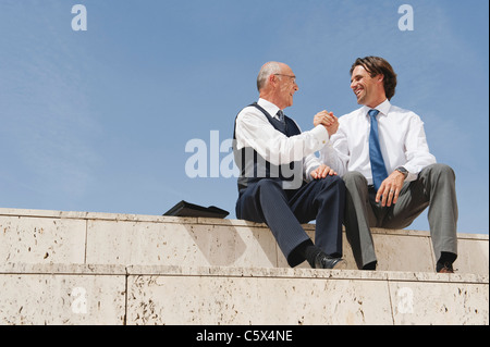 Spanien, Mallorca, Geschäftsleute Händeschütteln Stockfoto