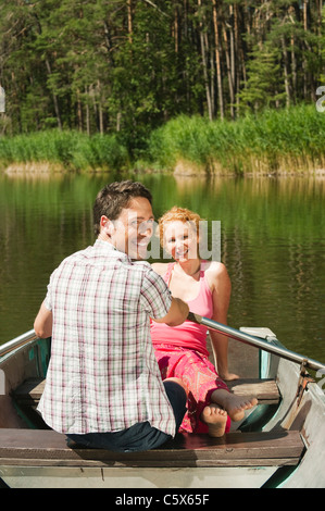 Italien, Südtirol, paar im Ruderboot, Lächeln, Porträt Stockfoto