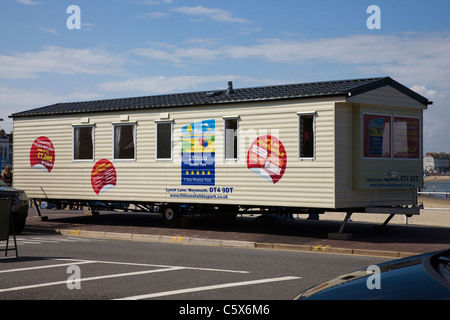 Statische Wohnwagen und Urlaub nach Hause marketing Suite angekündigt am Meer in Weymouth, Dorset Stockfoto