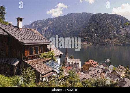 Österreich, Salzkammergut, Blick auf Hallstatt Dorf und See Stockfoto