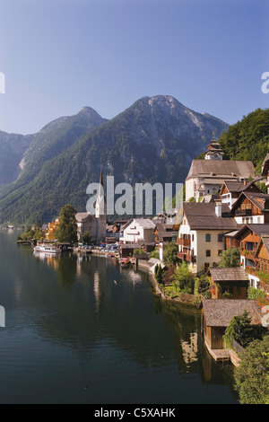 Österreich, Salzkammergut, Hallstatt Dorf und See Stockfoto