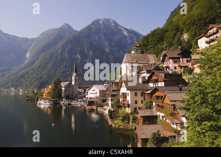 Österreich, Salzkammergut, Hallstatt Dorf und See Stockfoto