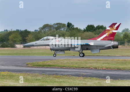 General Dynamics F-16A MLU Fighting Falcon E-194 aus der Royal Danish Air Force Skyrdstrup landet nach Proben seiner Anzeige Stockfoto