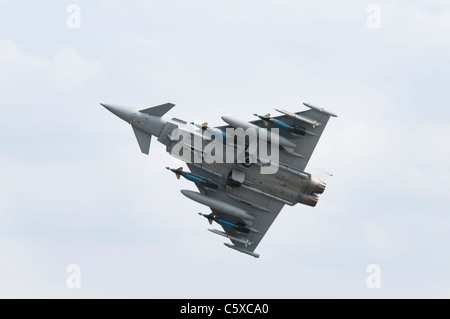 Britische Militär Kampfflugzeug Eurofighter Typhoon-Anzahl nimmt ZJ700 von RAF Fairford für eine Pre-Show-Probe Stockfoto