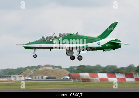 British Aerospace Hawk Mk65 Jet-Trainer aus dem Saudi Hawks Display Team kommt an RAF Fairford bei der RIAT 2011 anzeigen Stockfoto