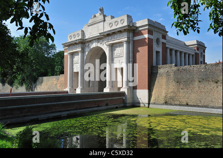 Menin Gate Memorial auf die fehlende in Gedenken an britischen und Commonwealth-Soldaten des ersten Weltkrieges, Ypern, Belgien Stockfoto