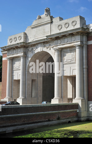 Menin Gate Memorial auf die fehlende in Gedenken an britischen und Commonwealth-Soldaten des ersten Weltkrieges, Ypern, Belgien Stockfoto