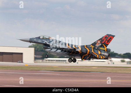 Belgien Air Force General Dynamics f-16 AM Fighting Falcon FA-87 in seiner atemberaubenden Tiger Lackierung landet auf RAF Fairford Stockfoto