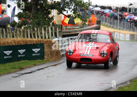 Cholmondeley Schlossgärten. Lotus Elite Rennen rund um die 1,2 Meile Strecke während der Cholmondeley Pageant of Power. Stockfoto