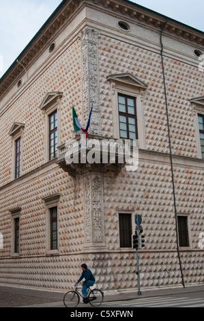 Palazzo dei Diamante, der Familie Este ehemaligen Palast des Diamanten, beherbergt heute das Kunstmuseum Pinacoteca Nazionale in Ferrara. Stockfoto