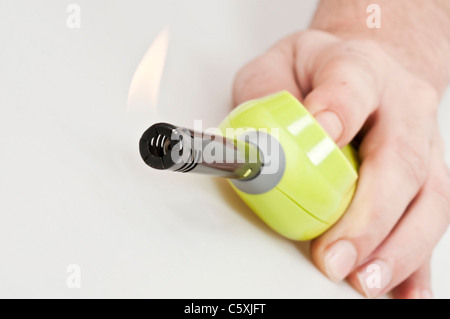 Kocher leichter isoliert auf weißem Hintergrund Stockfoto