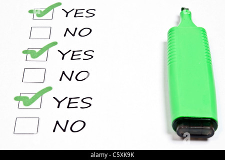 Viele "Ja" und "Nein" Checkboxes mit grün gekennzeichnet Stockfoto