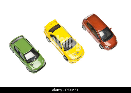 Drei Spielzeugautos auf weiß Stockfoto